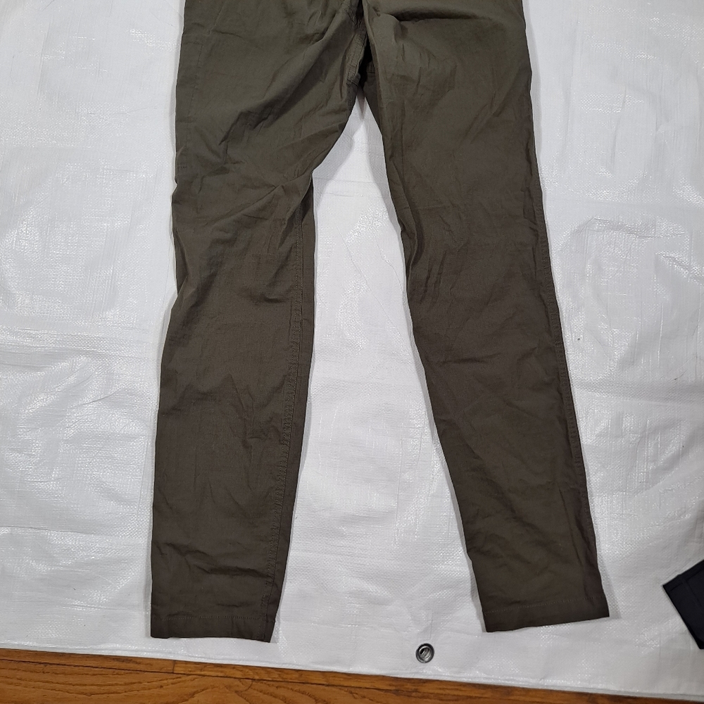 Vuori Green Ripstop Pants NWOT - Picture 5 of 13